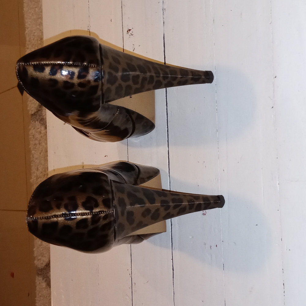 Shoes - Picture 3 of 4